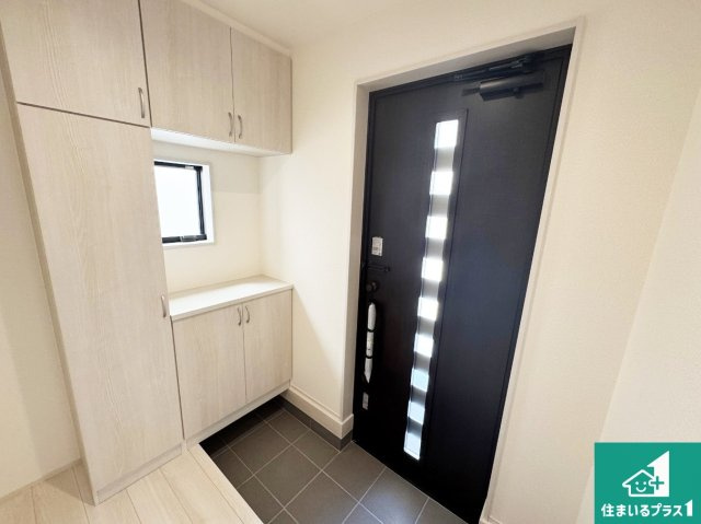 神戸市垂水区神陵台　第10期　新築一戸建ての玄関|シューズボックスにはたくさんの靴が収納できるので玄関周りはいつもスッキリ！ご家族が増えても安心！