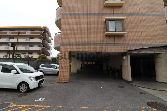 フォーロハーモネートの駐車場