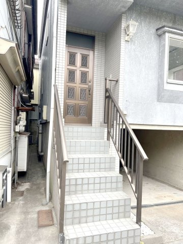西新井5丁目戸建のエントランス