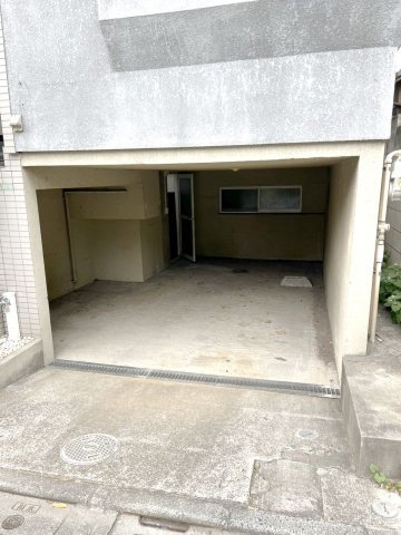 西新井5丁目戸建の駐車場