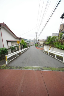 【前面道路含む現地写真】