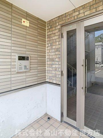 ロワイヤルT・NⅡのエントランス