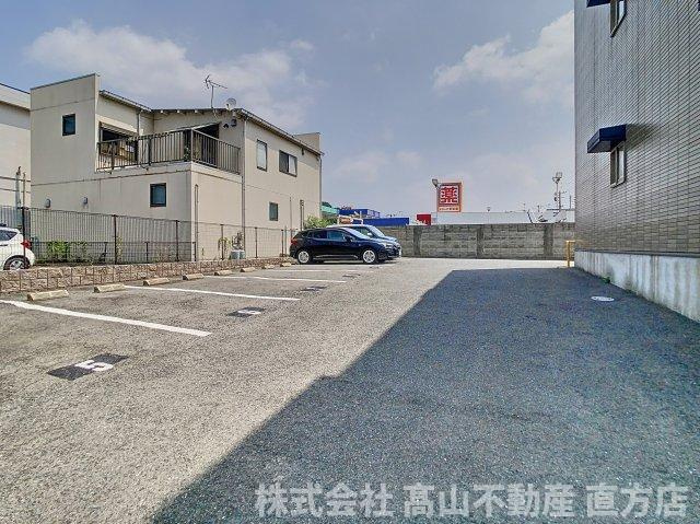 ロワイヤルT・NⅡの駐車場