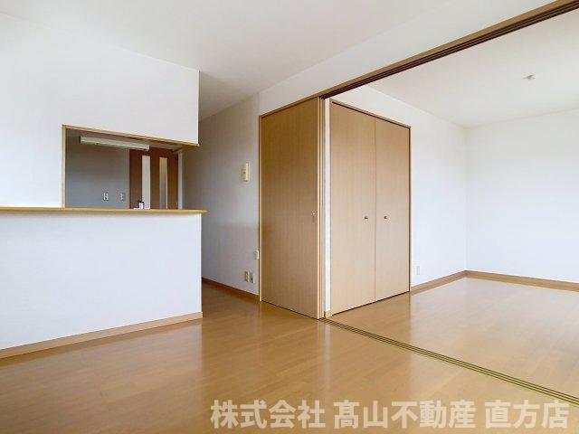 ロワイヤルT・NⅡの居間・リビング