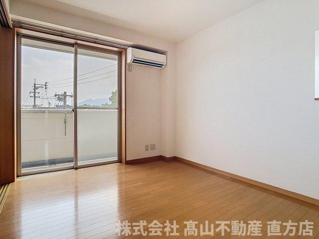 ロワイヤルT・NⅡの居間・リビング