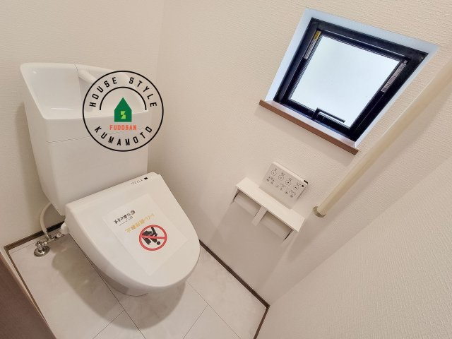 熊本市中央区萩原町第1-1棟（A号棟）のトイレ|温水洗浄便座を完備しております。2ヶ所にトイレがあるのは朝の慌ただしい時間も安心です。