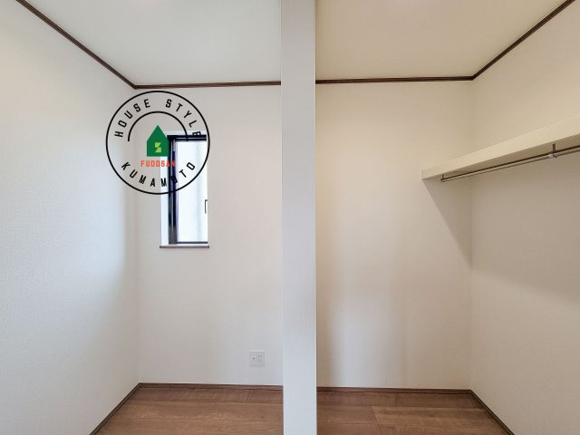 熊本市中央区萩原町第1-1棟（A号棟）の収納|洋服や大きな荷物が多い方や人数の多いご家族などは、一般的なクローゼットよりもウォークインクローゼットのほうが使い勝手が良いです。