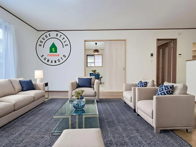 熊本市中央区萩原町第1-1棟（A号棟）の居間・リビング|キッチンからリビングをしっかり確認できます。家族の笑顔があふれる空間になりそうですね。※家具はCGを合成したものです。