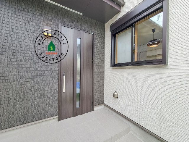 熊本市中央区萩原町第1-1棟（A号棟）の玄関|おでかけの時も帰った時も、「我が家」を最初に感じでもらえる素敵な空間に。