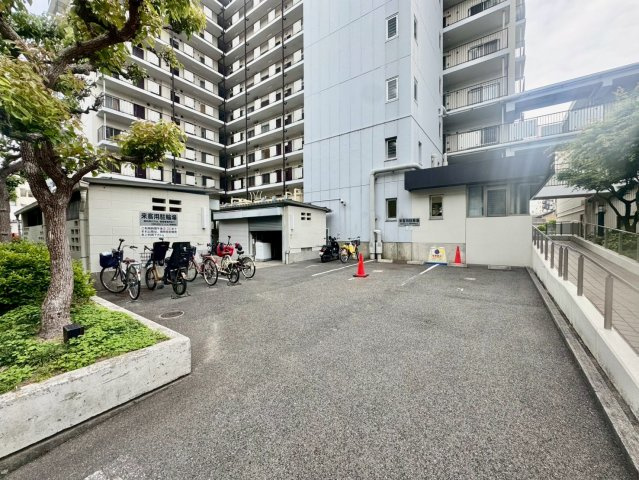 日商岩井野江マンションの駐車場