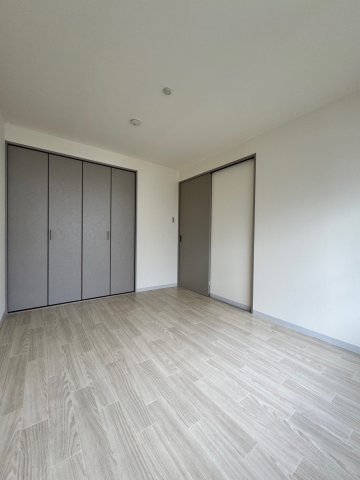 日商岩井野江マンションの洋室|【同社施工例】※類似同仕様です。開口部のデザインや位置等のデザインが異なります。