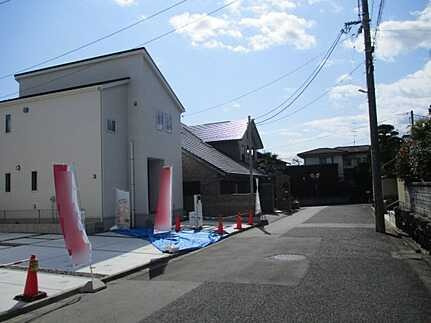 廿日市市福面2丁目　新築一戸建て(全4棟)の前面道路含む現地写真