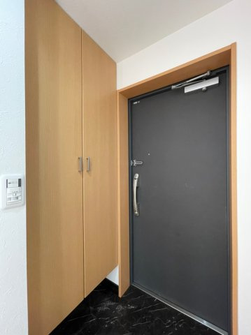 ピアッツァレント今井町の玄関|シューズボックス付き玄関