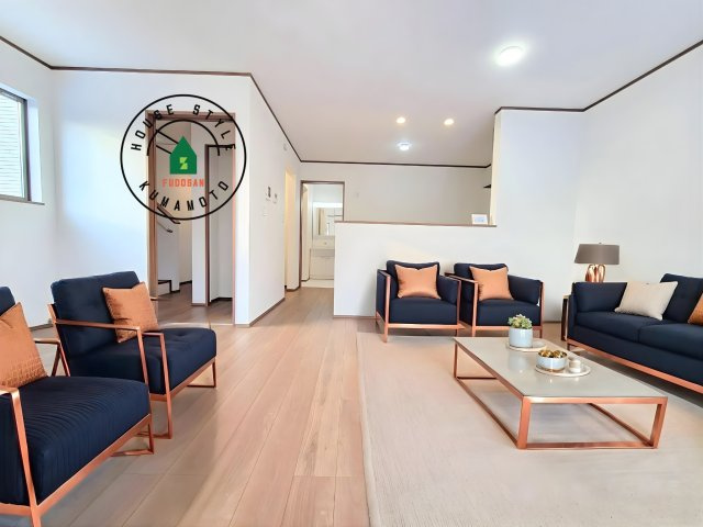 熊本市東区下江津1丁目第1-2棟（A号棟）の居間・リビング|明るく開放的なリビングダイニングは豊かな陽光が注ぎ込み、やすらぎの空間を演出してくれます。ご家族で楽しいひとときをお過ごし下さい。※家具はCGを合成したものです。