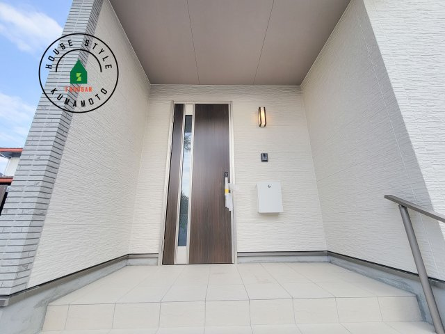 熊本市東区下江津1丁目第1-2棟（A号棟）の玄関|おでかけの時も帰った時も、「我が家」を最初に感じでもらえる素敵な空間に。