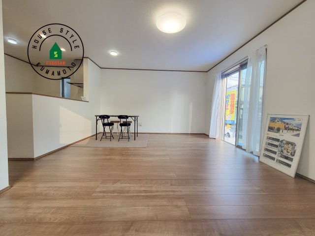 熊本市東区下江津1丁目第1-2棟（A号棟）の居間・リビング|多くの時間を過すことになるリビングだからこそ、いつも穏やかな空間・解放感が味わえ毎日が充実します。