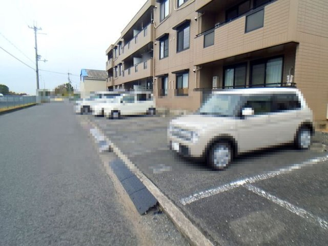 ハイツ藤原Ⅱの駐車場