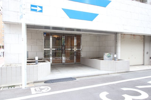 入谷アムフラットⅡのエントランス