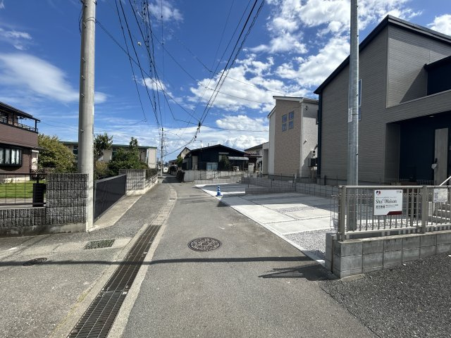 新築　前橋市元総社町　GRAFARE　2号棟の前面道路含む現地写真|北側接道幅員約4ｍ