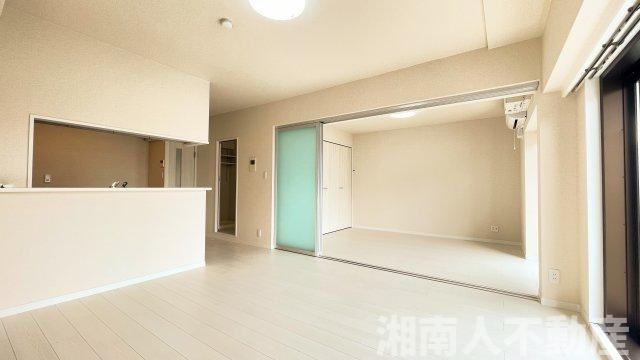 アエラス辻堂ウエストウイングの居間・リビング|ゆったりとした居間です