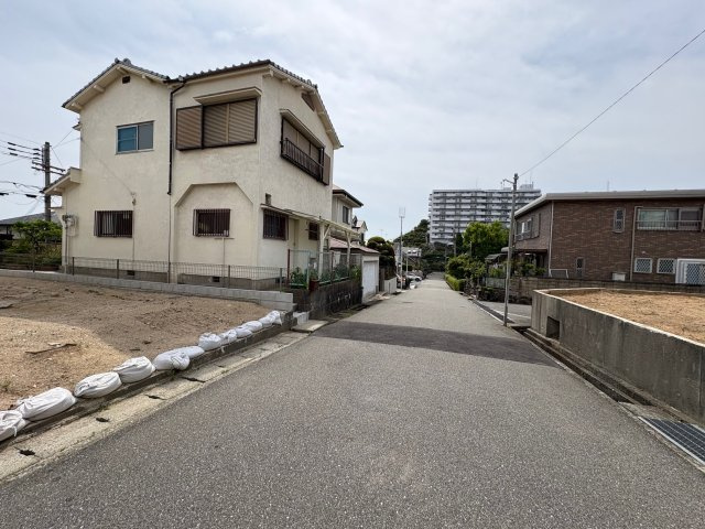 神戸市北区泉台1丁目土地の前面道路含む現地写真