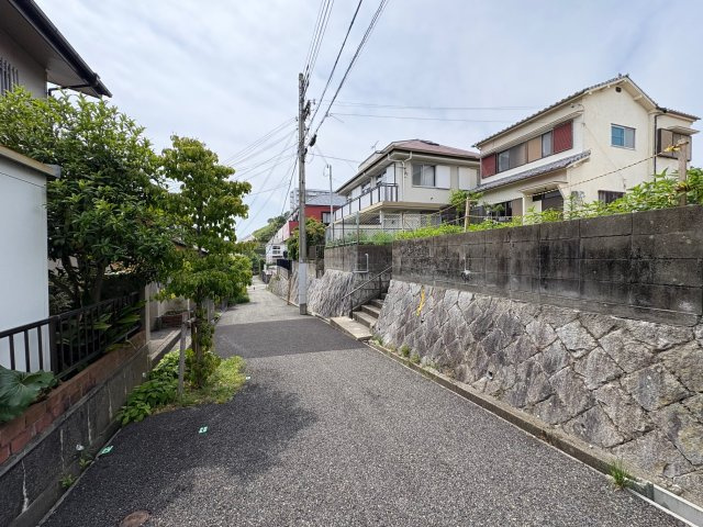 神戸市北区泉台1丁目土地の前面道路含む現地写真