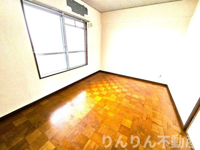 【洋室】 | 海出ビル | 明るい洋室です