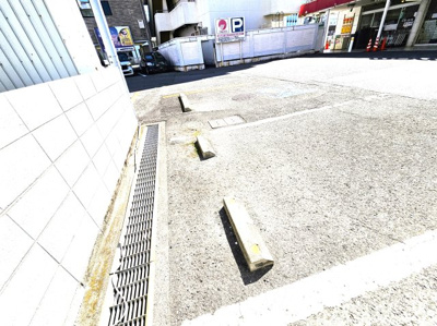 【駐車場】 | 海出ビル | 駐車スペースもあります