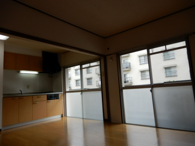 クローバー広畑才の居間・リビング