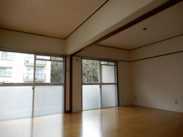 クローバー広畑才の居間・リビング