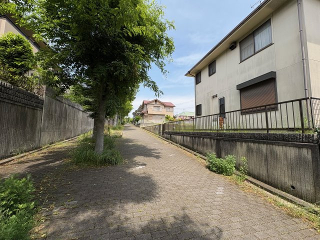 神戸市西区月が丘4丁目土地の前面道路含む現地写真