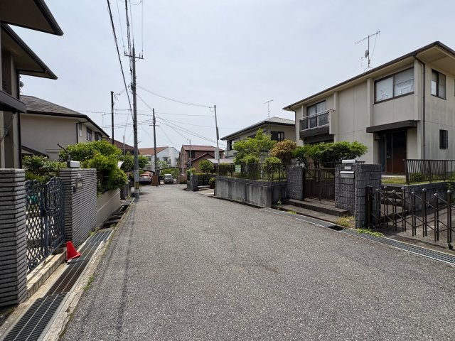 神戸市西区月が丘4丁目土地の前面道路含む現地写真