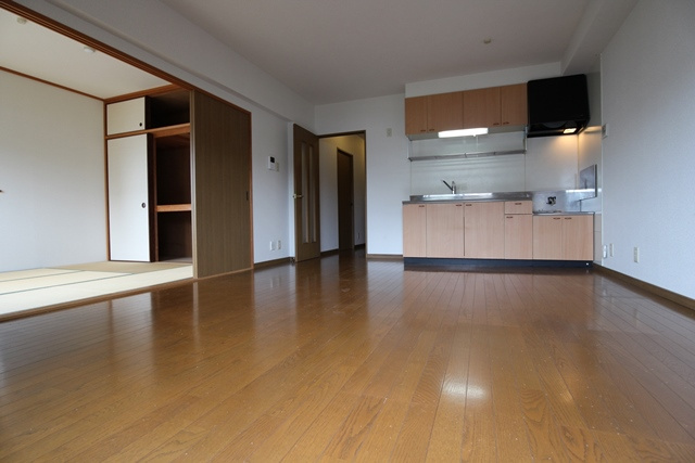 メゾンルミエール【キャッシュバック対象物件】の居間・リビング