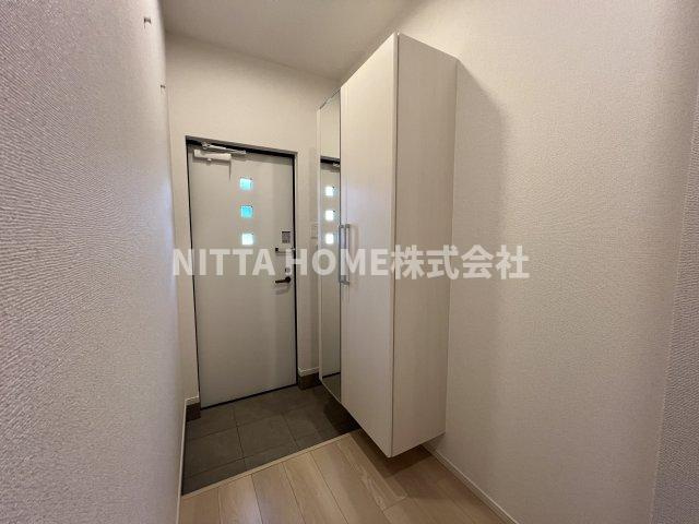 クレール丹波Ⅱの玄関|トールサイズのシューズボックス付きの玄関です〇