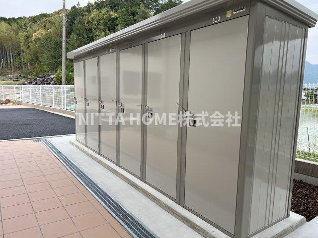 クレール丹波Ⅱのバルコニー|外部物置があります◇