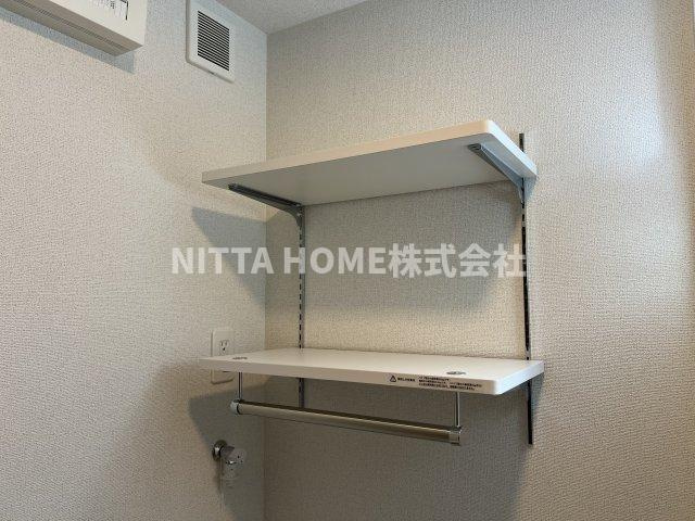 クレール丹波Ⅱの設備|洗面所についている上部収納です＊