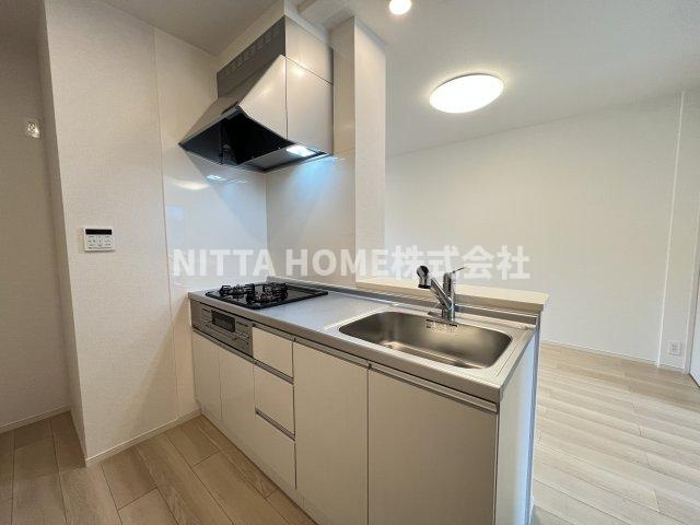 クレール丹波Ⅱのキッチン|３口コンロのカウンターキッチン付きです＊