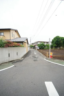 【前面道路含む現地写真】
