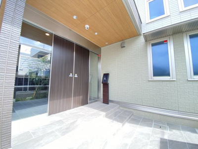 【エントランス】 | SOMA SAKAI | 清潔なエントランスです