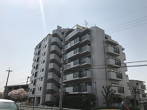 ライオンズマンション豊中上野東の外観