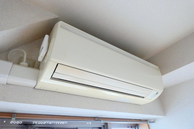 【設備】 | バルコニー側洋室にはエアコン完備。