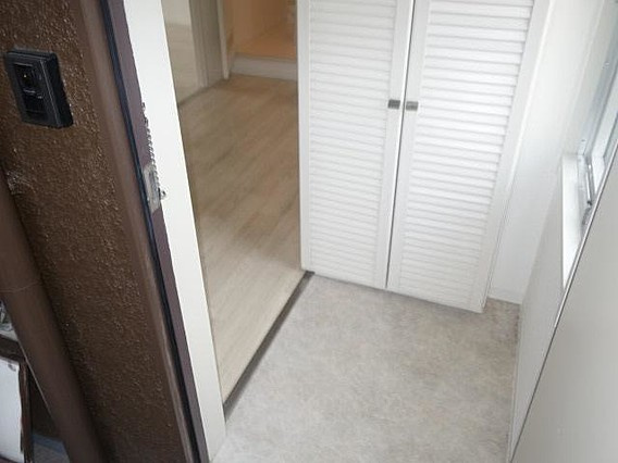 ベルシェ岡本の玄関