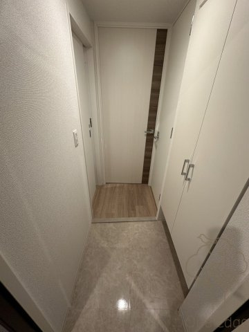 セレニテ新大阪エクラの玄関