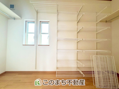 【収納】 | 宇都宮市五代2丁目中古戸建 | 大容量のウォークインクローゼット☆
大型荷物も収納できて便利ですね！
