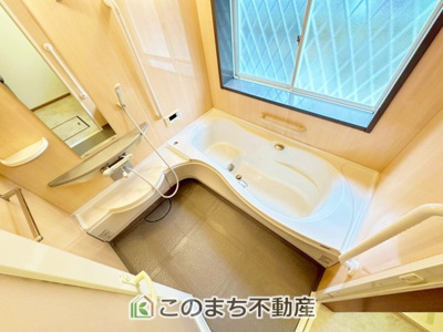 【浴室】 | 宇都宮市五代2丁目中古戸建 | お子様と一緒にバスタイムを楽しめる広々空間♪
