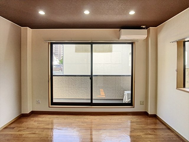 アルファ東古松の洋室