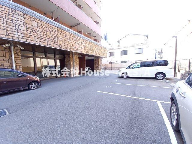 プレジオ神戸WESTの駐車場