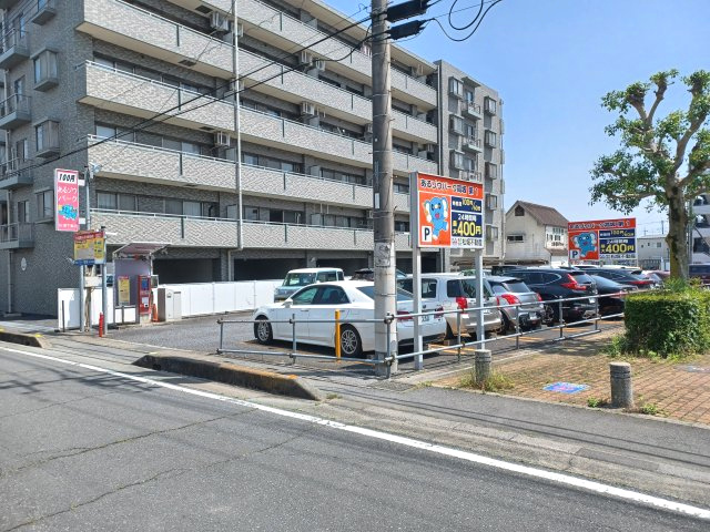 東松山市元宿一丁目　売地の前面道路含む現地写真|駅より徒歩3分ですが、ロータリーの裏側になるため、住環境としても◎です。収益物件用地としてもご検討ください。