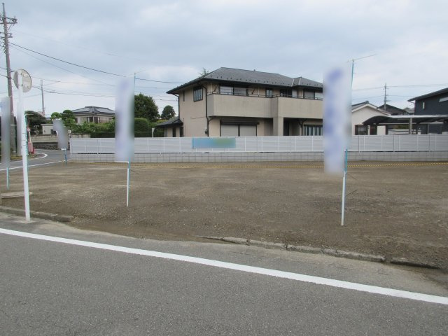 羽村市川崎3丁目　土地全3区画の前面道路含む現地写真