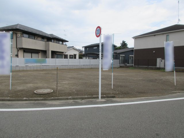 羽村市川崎3丁目　土地全3区画の前面道路含む現地写真